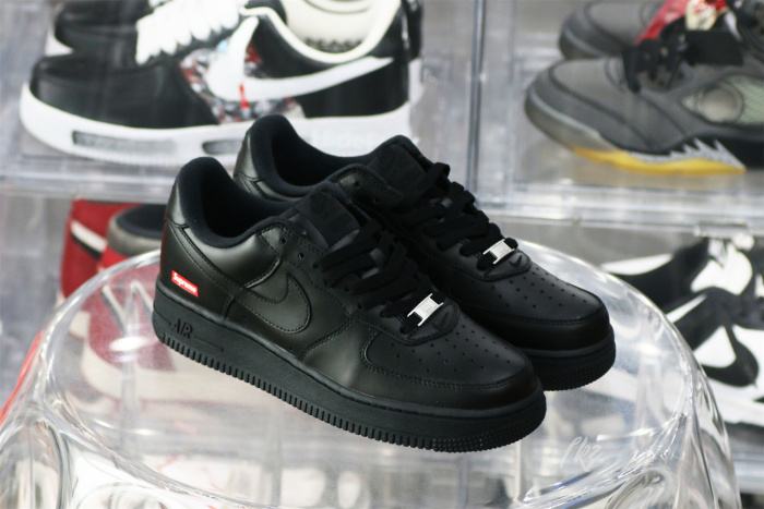 Nike Air Force 1 Low Supreme Black
