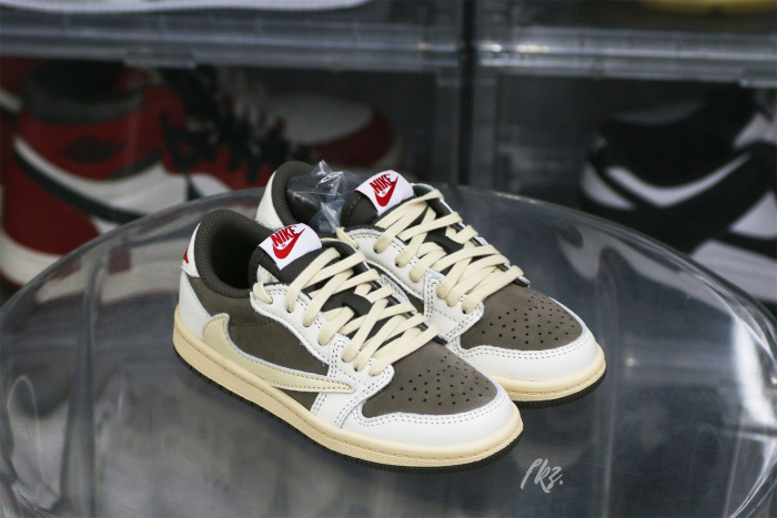 Travis Scott x Jordan 1 Retro Low OG SP Reverse Mocha Kid（A1）