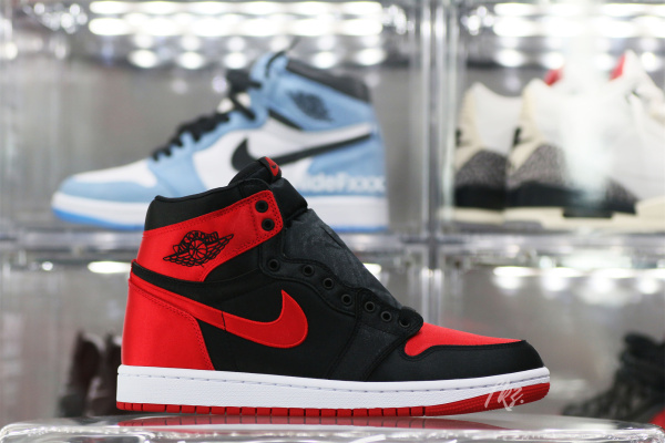 Jordan 1 Retro Satin Bred/Banned 2023（A1）