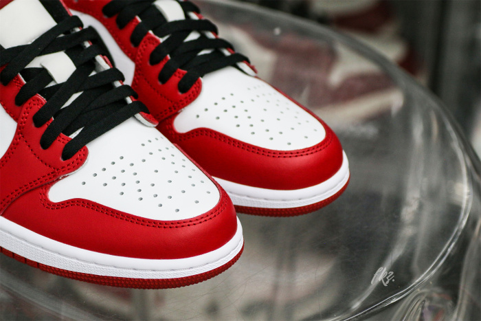 Air Jordan 1 Low  Chicago 2016