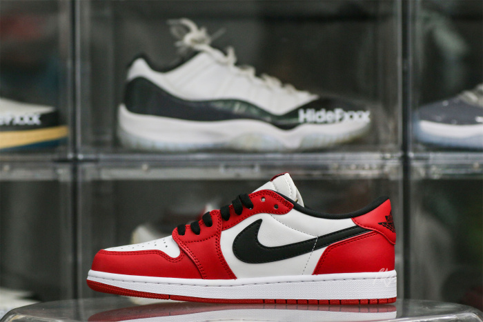 Air Jordan 1 Low  Chicago 2016