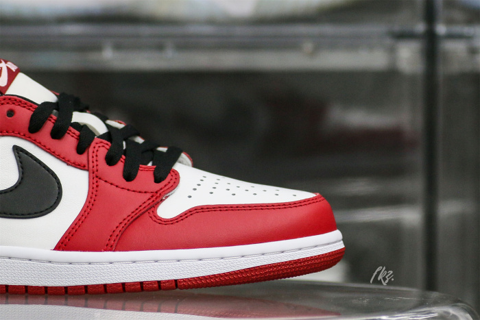 Air Jordan 1 Low  Chicago 2016