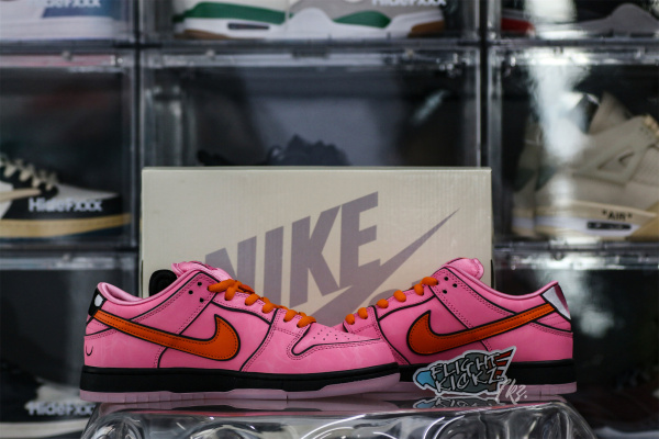 The Powerpuff Girls x Nike SB Dunk Low Blossom 