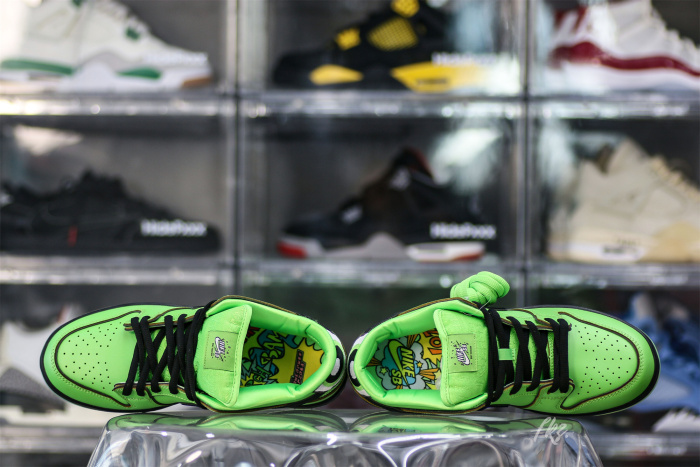 The Powerpuff Girls x Dunk Low Pro SB QS 'Buttercup'