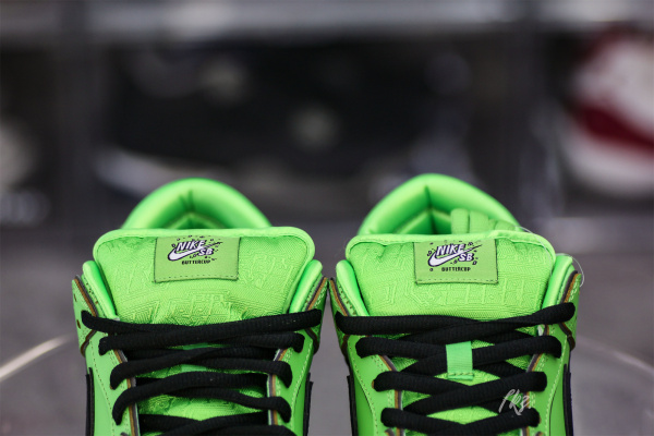 The Powerpuff Girls x Dunk Low Pro SB QS 'Buttercup'
