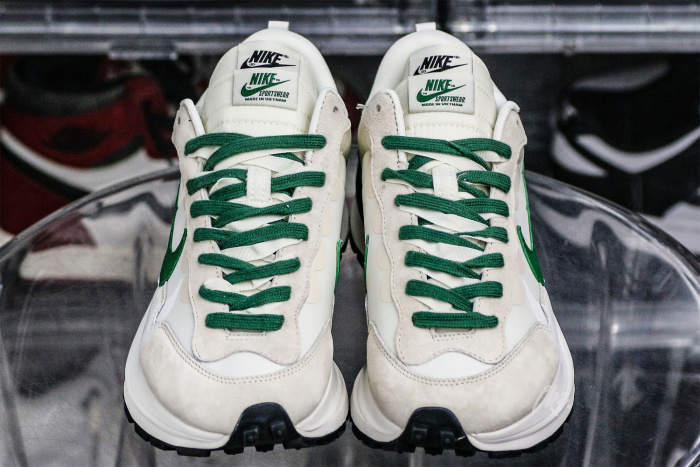 Sacai x colegio Nike VaporWaffle 3.0 White Grey Green