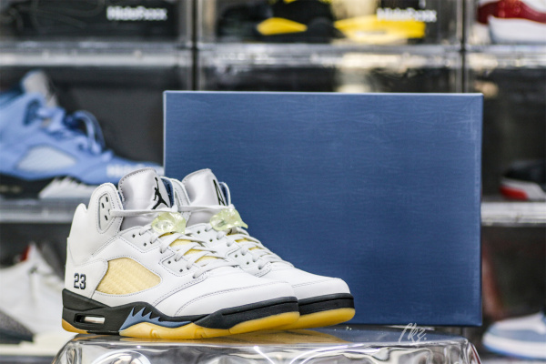 A Ma Maniere Air Jordan 5 SP  Photon Dust/Diffused Blue WMS（A1）