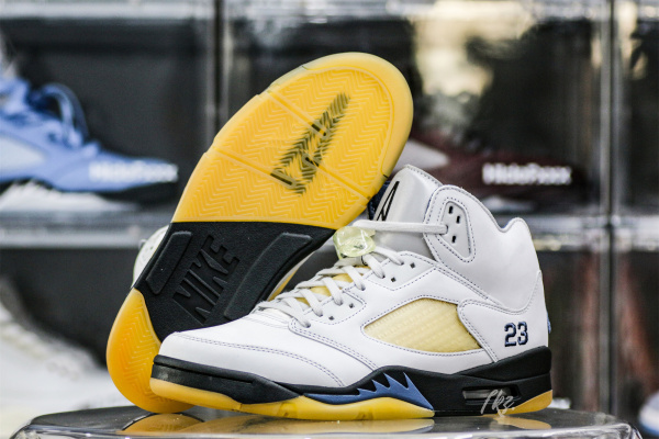 A Ma Maniere Air Jordan 5 SP  Photon Dust/Diffused Blue WMS（A1）