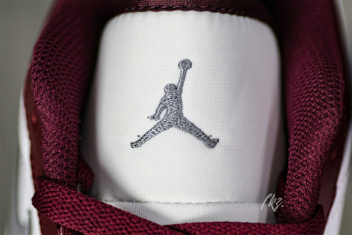 Air Jordan 1 Low Retro White Bordeaux 2022