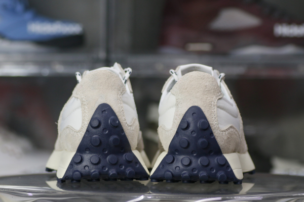 New Balance 327 Moonbeam