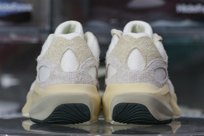 New Balance Warped Runner  Beige