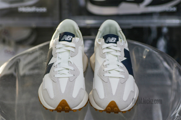 New Balance Wmns 327 Moonbeam Outerspace
