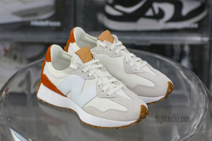 New Balance Wmns 327 Sea Salt Rust Oxide