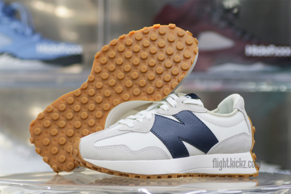 New Balance Wmns 327 Moonbeam Outerspace