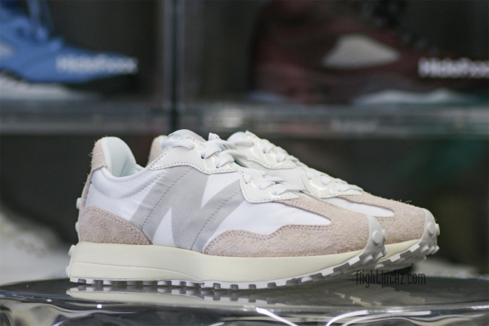 New Balance Wmns 327 White Moonbeam