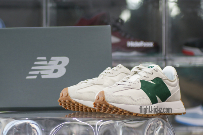 New Balance 327 Timberwolf Nightwatch Green