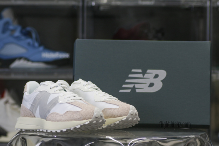 New Balance Wmns 327 White Moonbeam
