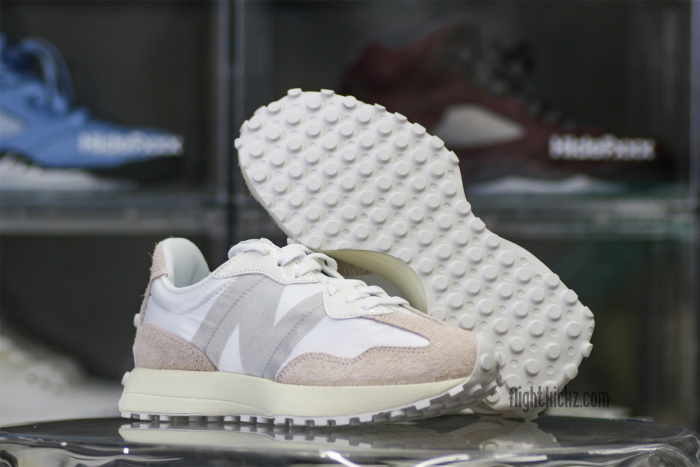 New Balance Wmns 327 White Moonbeam