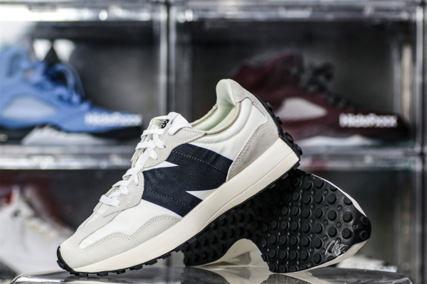 New Balance 327 Sea Salt Black