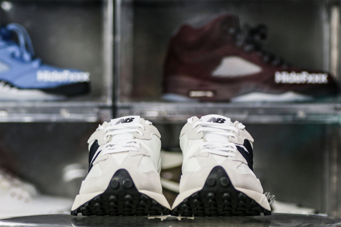 New Balance 327 Sea Salt Black