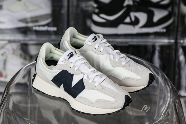New Balance 327 Sea Salt Black
