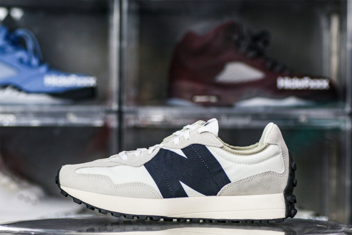 New Balance 327 Sea Salt Black