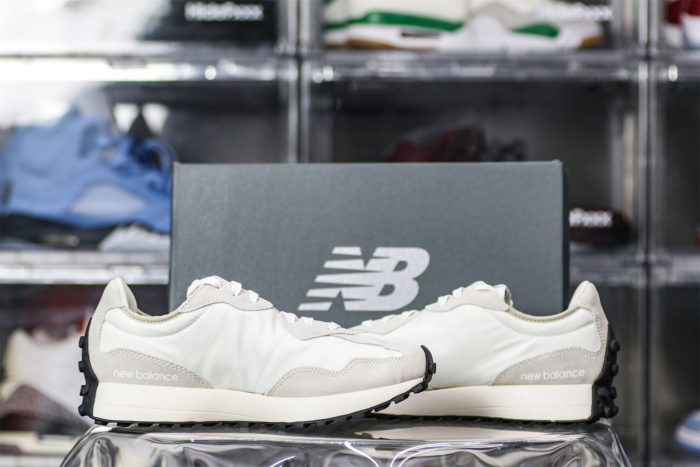 New Balance Wmns 327 Sea Salt Black