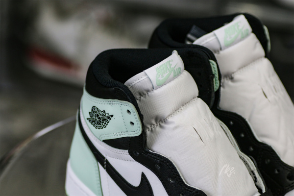 Air Jordan 1 Retro High OG NRG Igloo