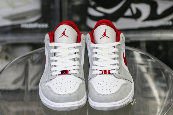 Air Jordan 1 Low SE Light Smoke Grey Gym Red