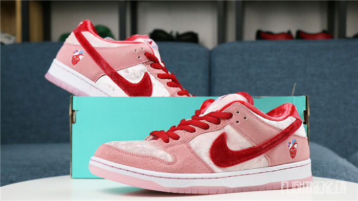 Nike SB Dunk Low StangeLove（A1）(Flash Sale Size4)