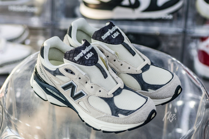 New Balance Teddy Santis 990 V3  Moonbeam