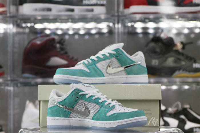 April Skateboards x Nike SB Dunk Low(Flash Sale Size9.5)