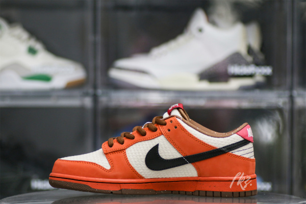 Nike SB Dunk Low Top Ramen 2009