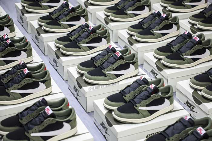 Travis Scott x Air Jordan 1 Low Black Olive  (LN5 A1 Batch)