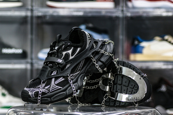 B@lenciag* 3XL Ski Sneaker in Black and white (Removable footwear chains) 