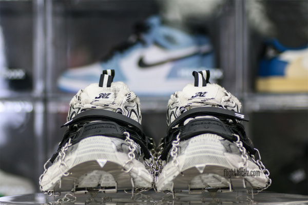 B@lenciag* 3XL Ski Sneaker in White (Removable footwear chains) 