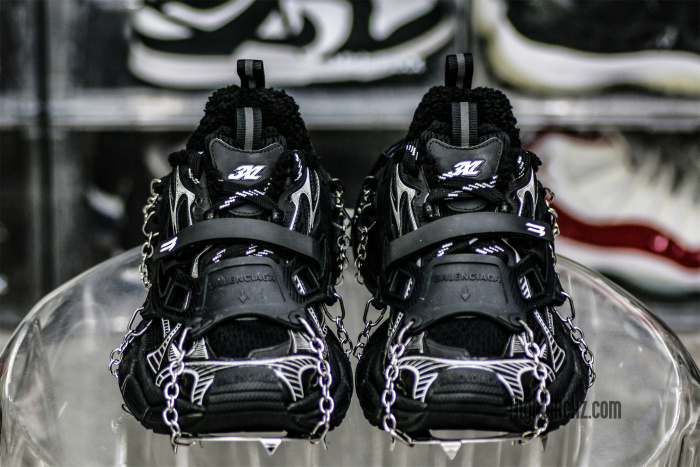B@lenciag* 3XL Ski Sneaker in Black and white (Removable footwear chains) 