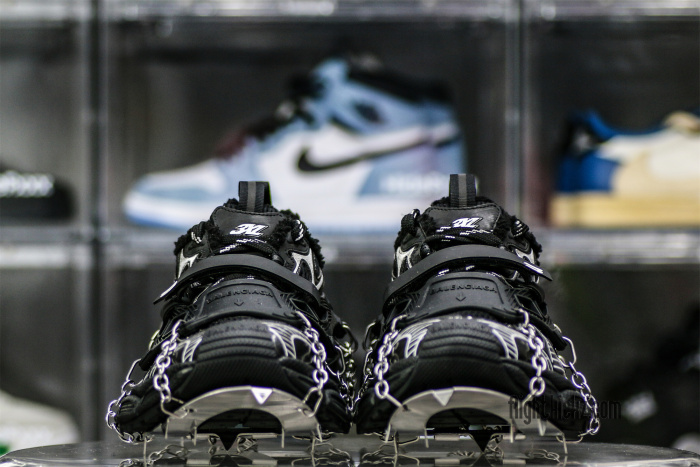 B@lenciag* 3XL Ski Sneaker in Black and white (Removable footwear chains) 