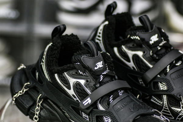 B@lenciag* 3XL Ski Sneaker in Black and white (Removable footwear chains) 