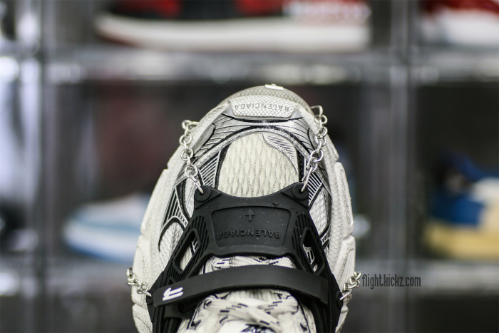 B@lenciag* 3XL Ski Sneaker in White (Removable footwear chains) 