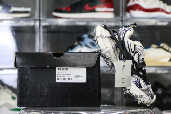 B@lenciag* 3XL Ski Sneaker in White (Removable footwear chains) 