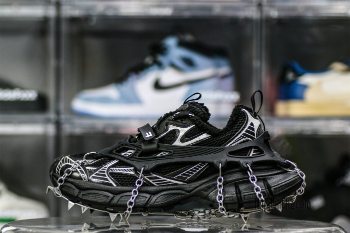 B@lenciag* 3XL Ski Sneaker in Black and white (Removable footwear chains) 