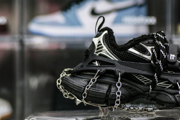 B@lenciag* 3XL Ski Sneaker in Black and white (Removable footwear chains) 