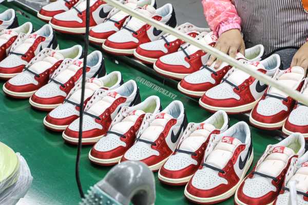 Trophy Room X Air Jordan 1 Retro Low OG SP Away 2024（A1）