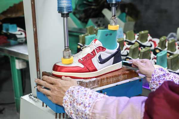 Trophy Room X Air Jordan 1 Retro Low OG SP Away 2024（A1）