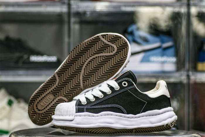 MaisOn Margiel@ Yasuhir0 Blakey OG Sole Canvas Low Black No Logo sneakers