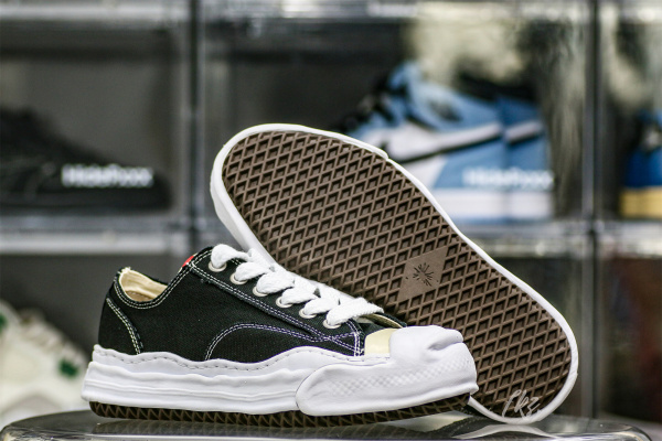 Maison Margiela Yasuhir0 Hank low-top Black sneakers