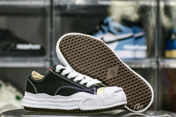 MaisOn Margiel@ Yasuhir0 Hank low-top Black sneakers