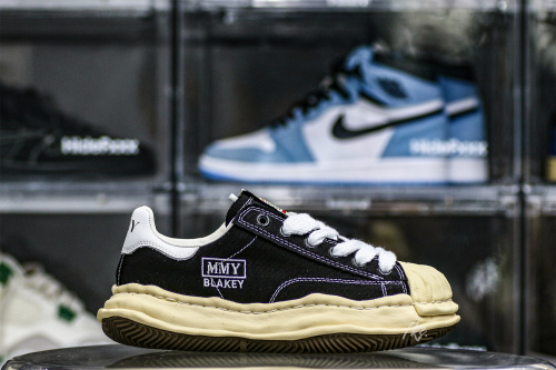MaisOn Margiel@ Yasuhir0 gum-rubber sole black sneakers