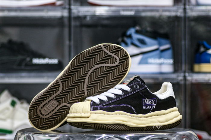 MaisOn Margiel@ Yasuhir0 gum-rubber sole black sneakers